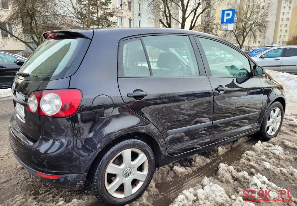 2005' Volkswagen Golf photo #4