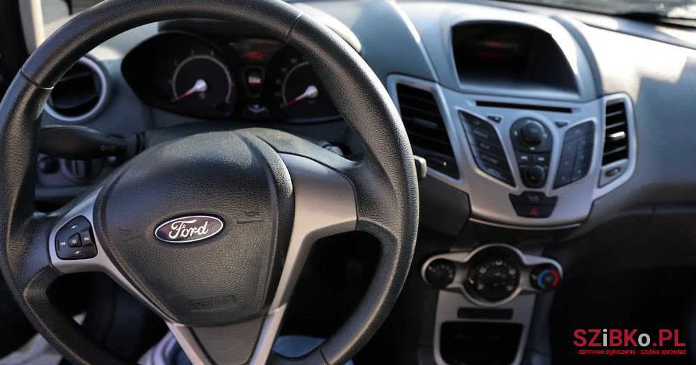 2011' Ford Fiesta photo #5