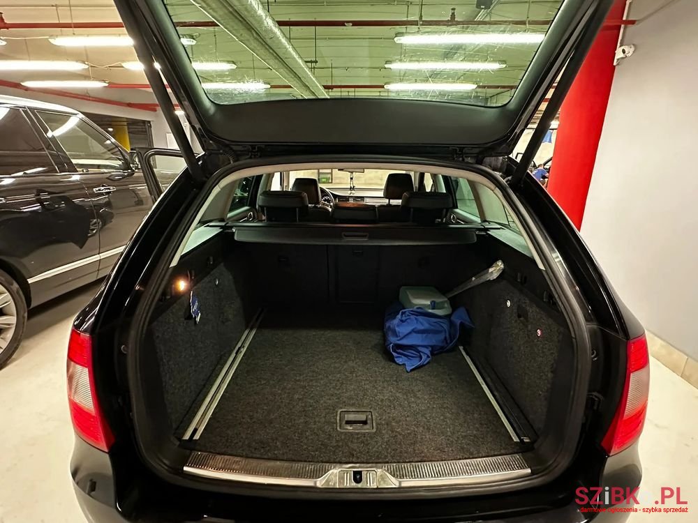 2010' Skoda Superb 2.0 Tdi Elegance Dsg photo #4