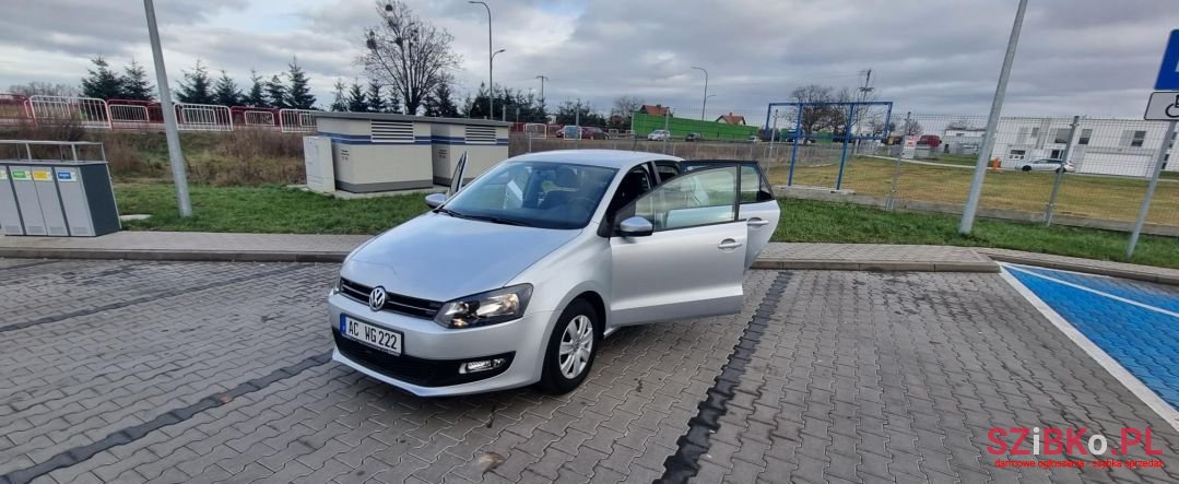 2011' Volkswagen Polo photo #1