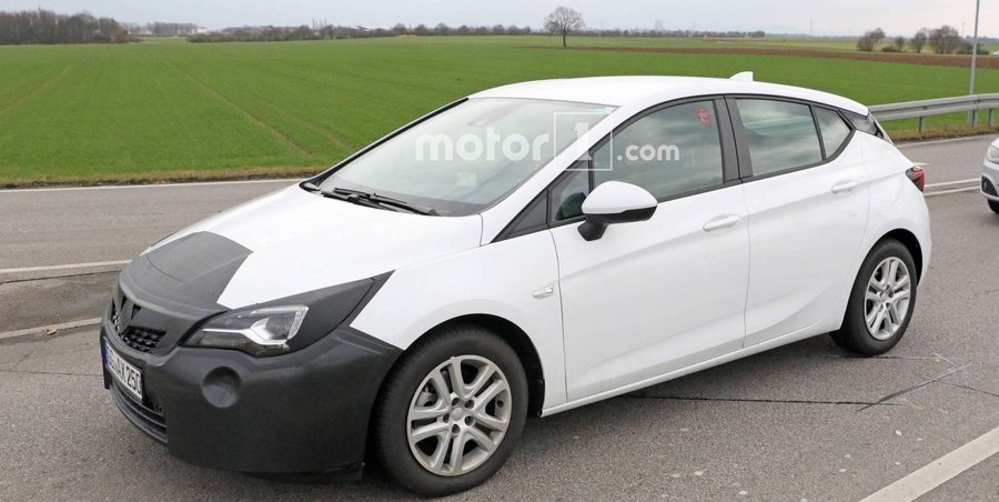 Opel Astra Facelift Spied For The First Time With Refreshed Face