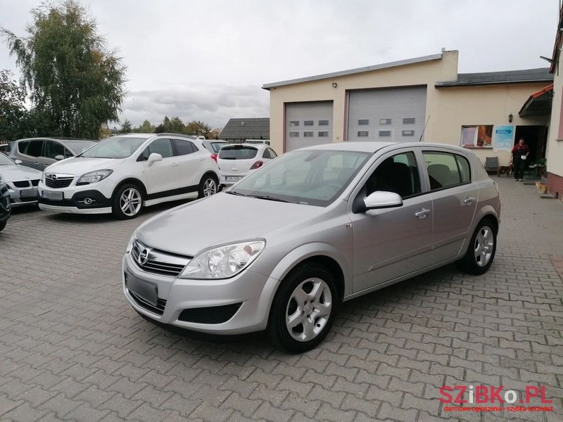 2008' Opel Astra photo #3