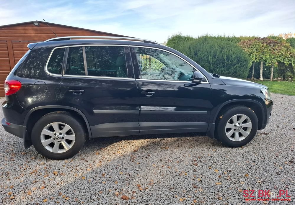 2010' Volkswagen Tiguan photo #6