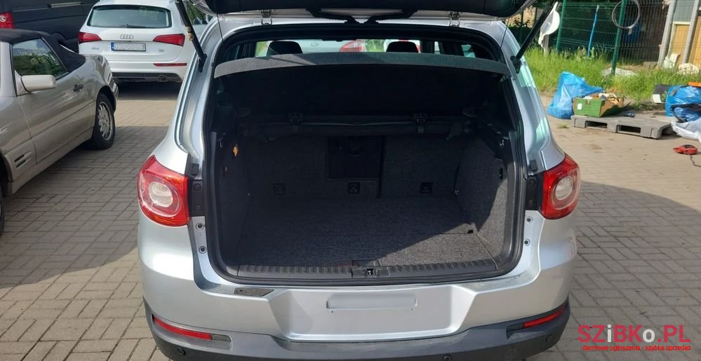 2010' Volkswagen Tiguan photo #5