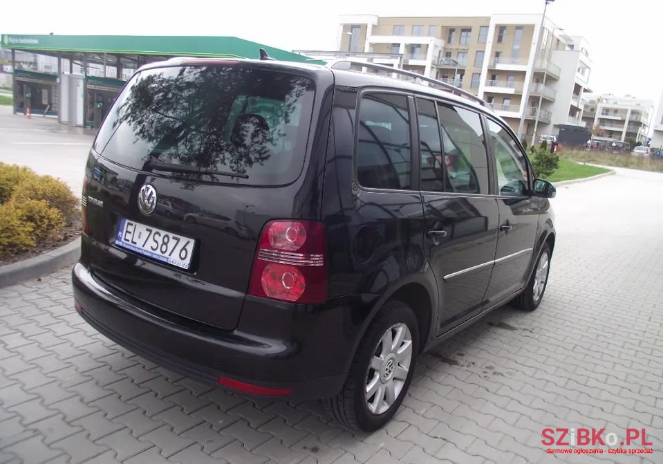 2007' Volkswagen Touran photo #3