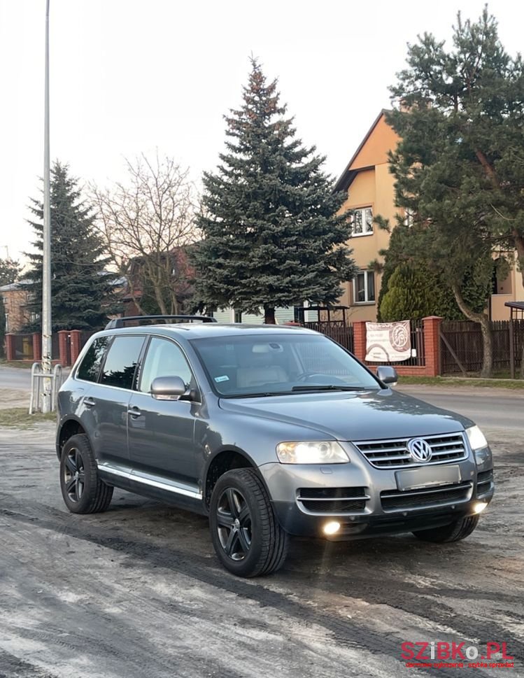 2004' Volkswagen Touareg photo #2