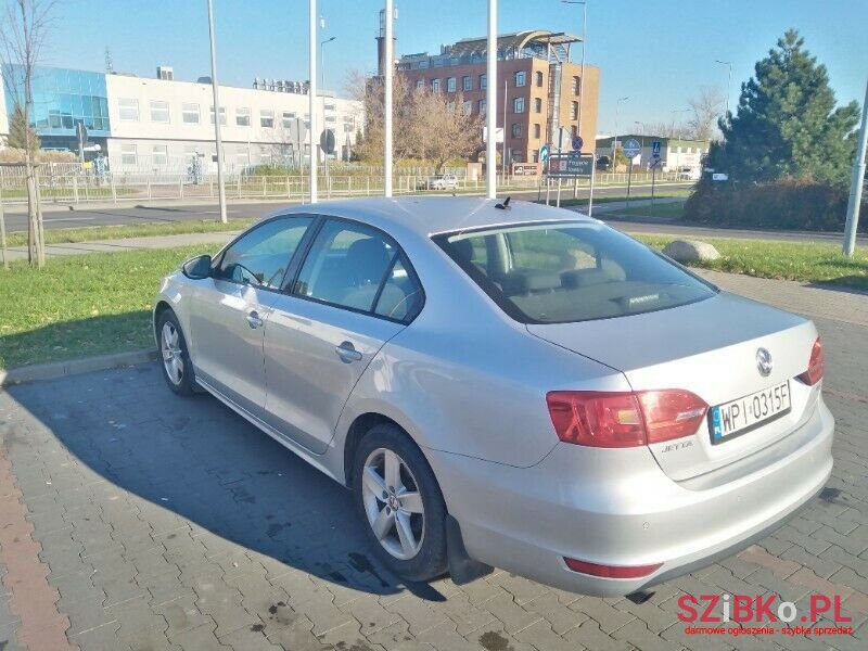 2011' Volkswagen Jetta photo #2