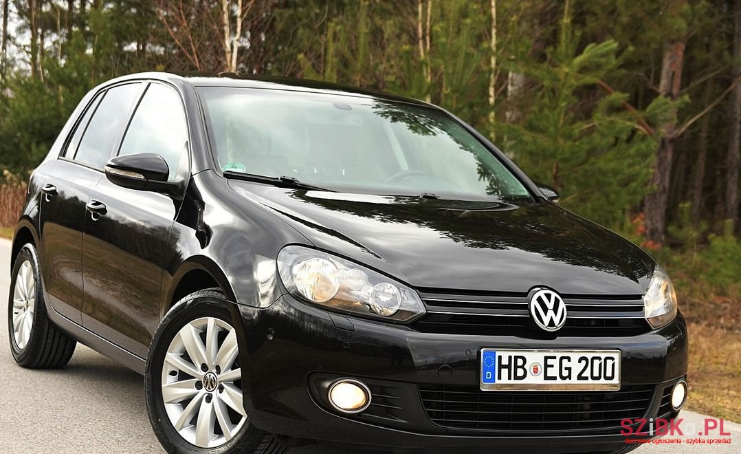 2011' Volkswagen Golf photo #1