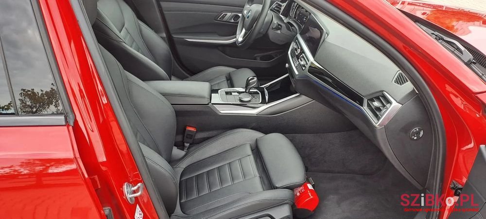 2019' BMW 3 Series 320D Xdrive Sport Line photo #5