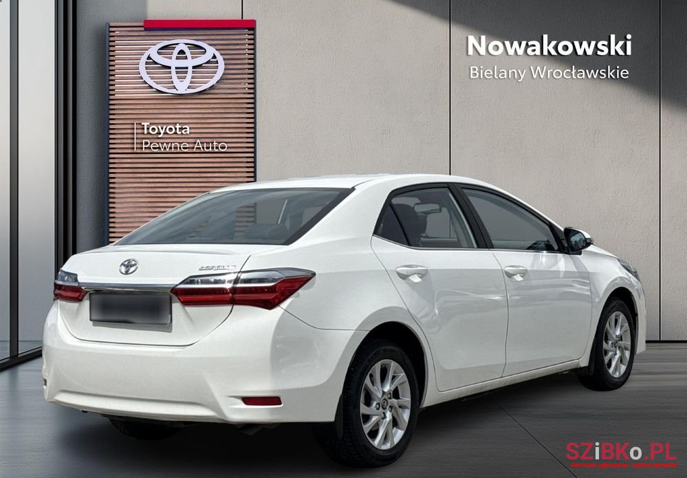 2017' Toyota Corolla 1.6 Premium photo #5