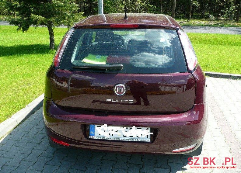 2012' Fiat Punto photo #1
