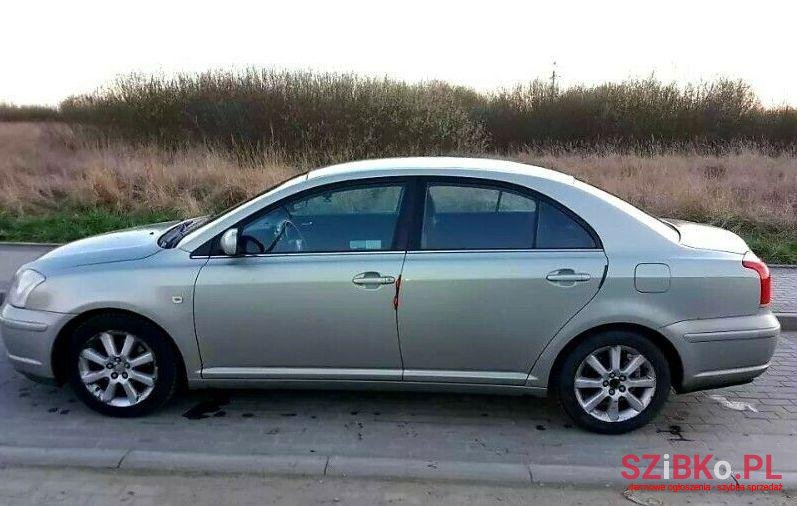 2004' Toyota Avensis photo #1