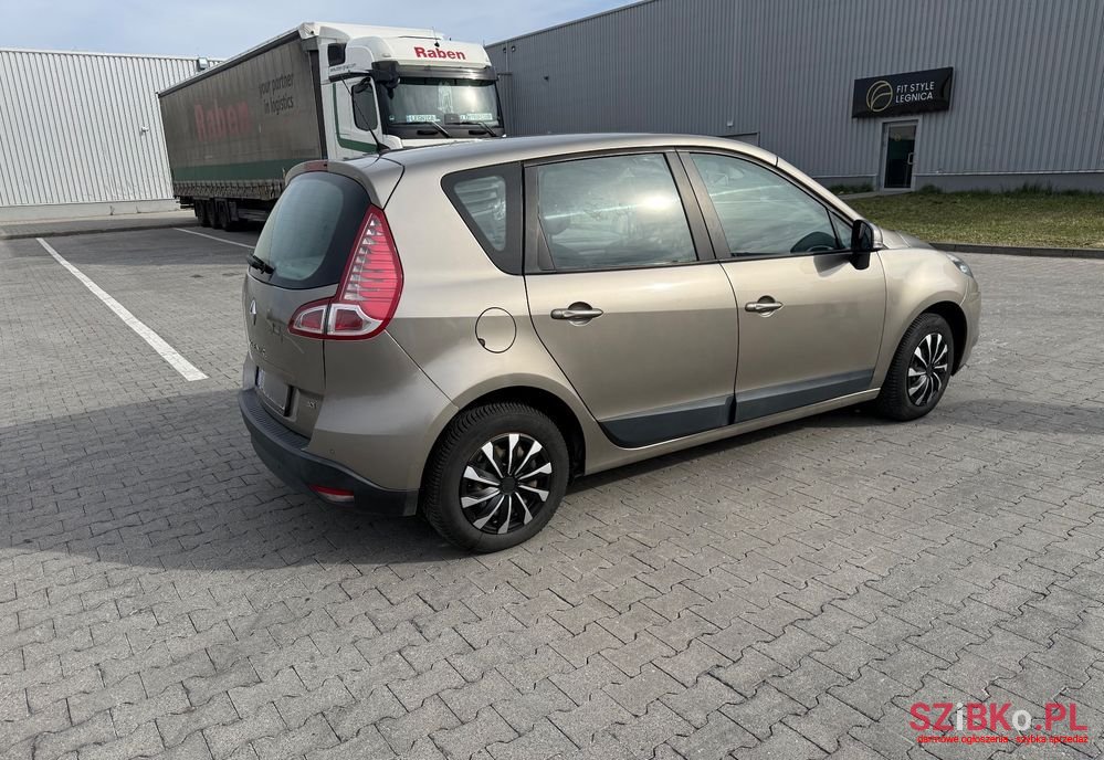 2009' Renault Scenic photo #3