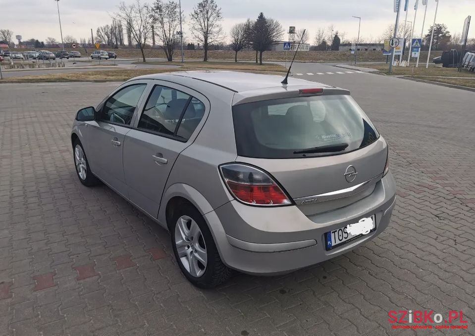 2010' Opel Astra photo #5