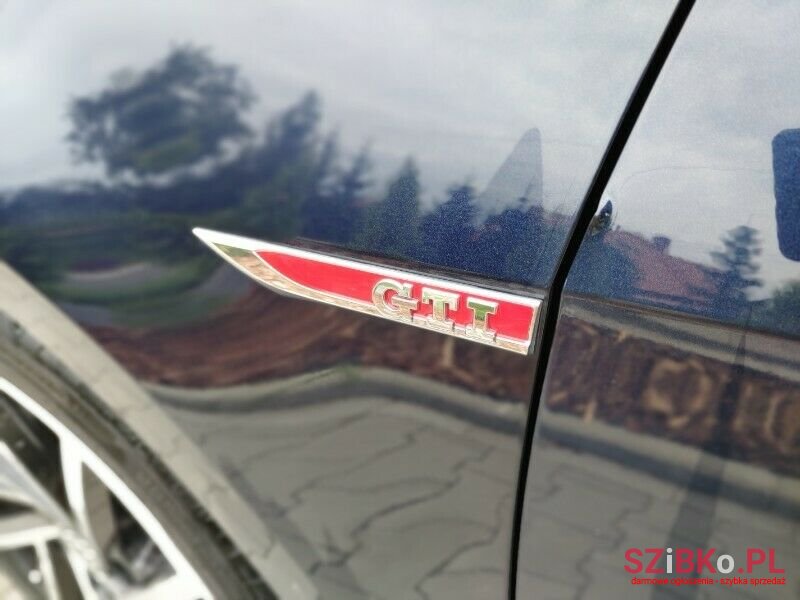 2017' Volkswagen Golf photo #1