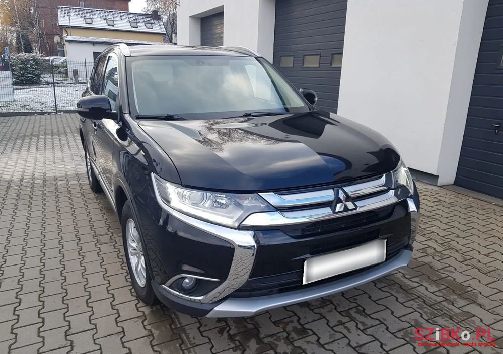 2017' Mitsubishi Outlander photo #3