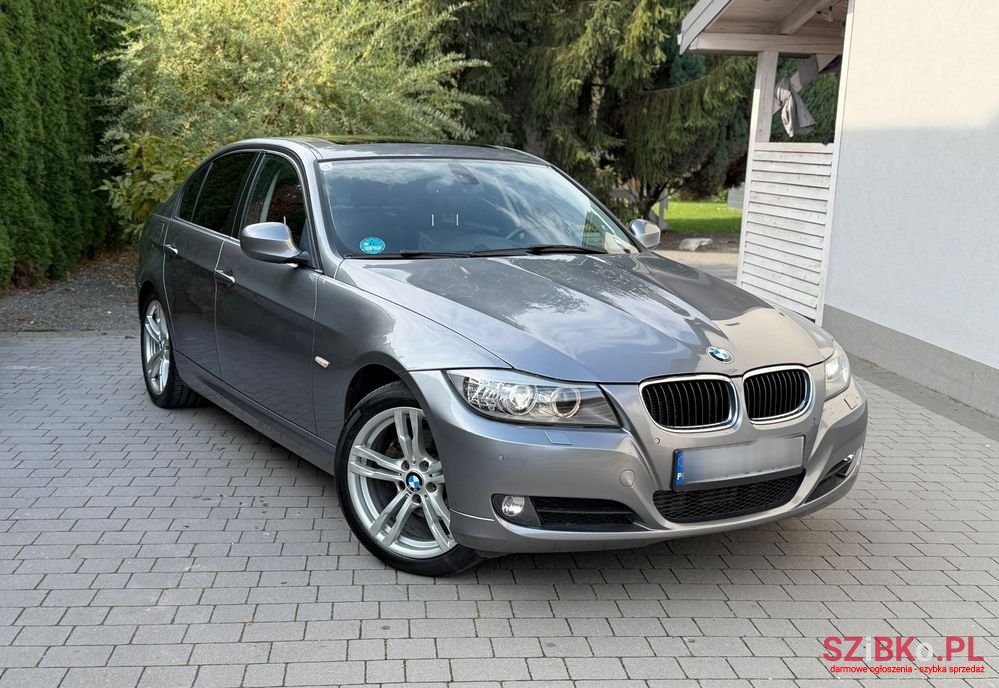 2011' BMW 3 Series photo #3