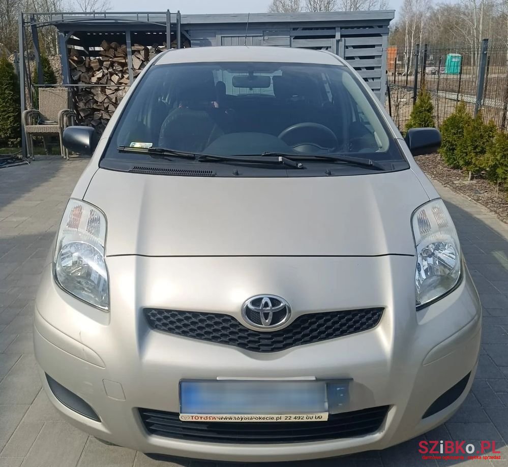 2009' Toyota Yaris 1.0 Luna Start photo #2