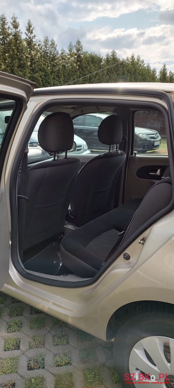 2009' Renault Thalia photo #2