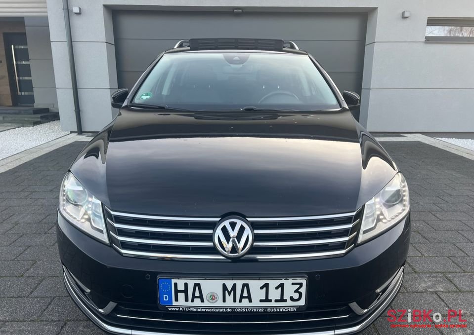 2011' Volkswagen Passat photo #1