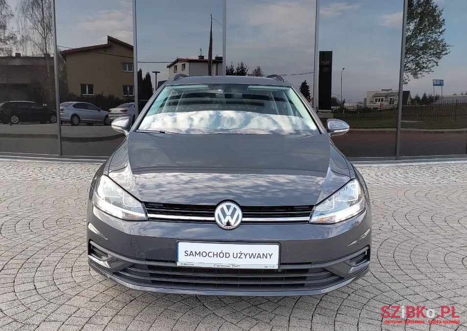 2019' Volkswagen Golf photo #2