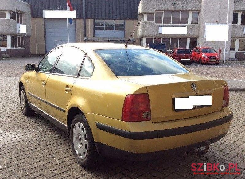 2000' Volkswagen Passat photo #1