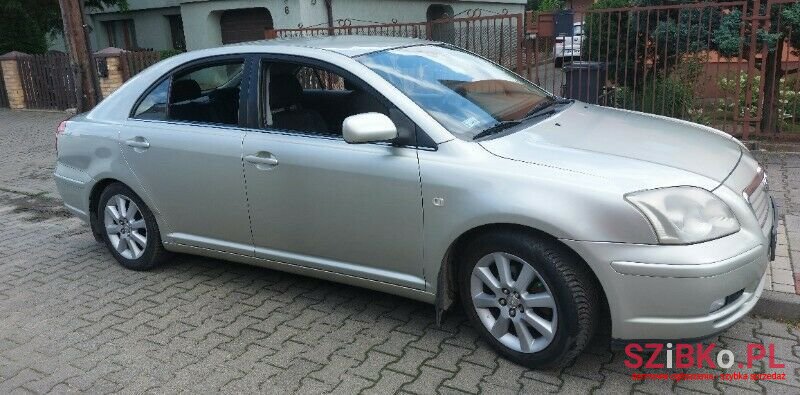2003' Toyota Avensis photo #1