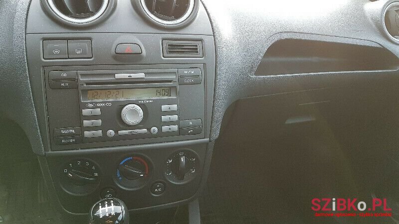 2007' Ford Fiesta photo #3