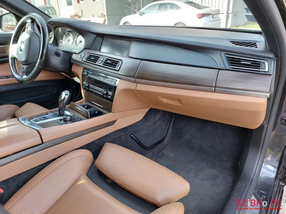 2012' BMW 7 Series 740D Xdrive photo #6