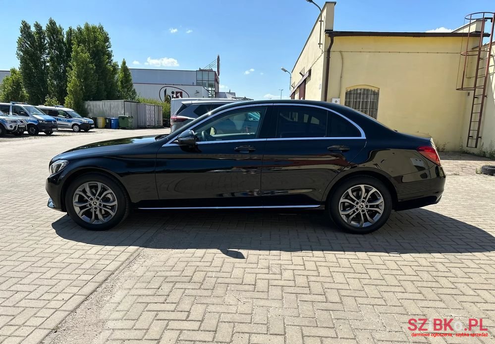 2017' Mercedes-Benz C-Class 160 9G-Tronic photo #6