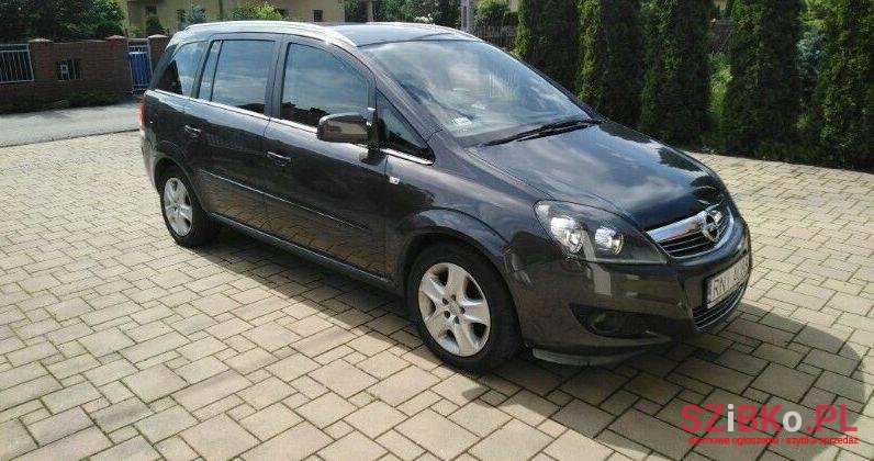 2013' Opel Zafira photo #1