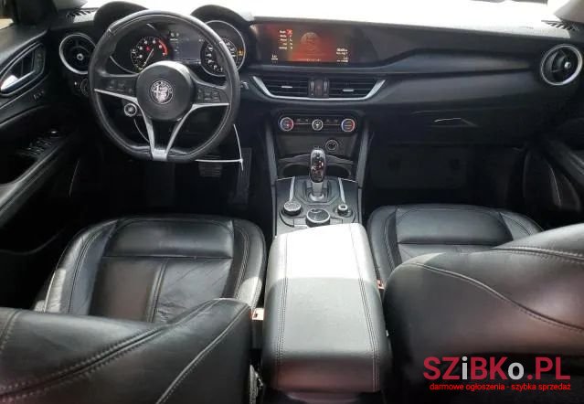 2018' Alfa Romeo Stelvio photo #6
