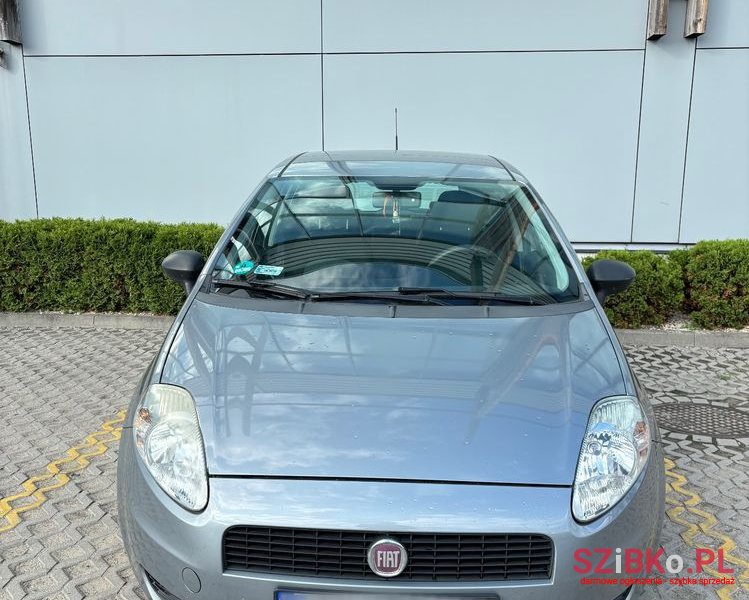 2011' Fiat Punto photo #2