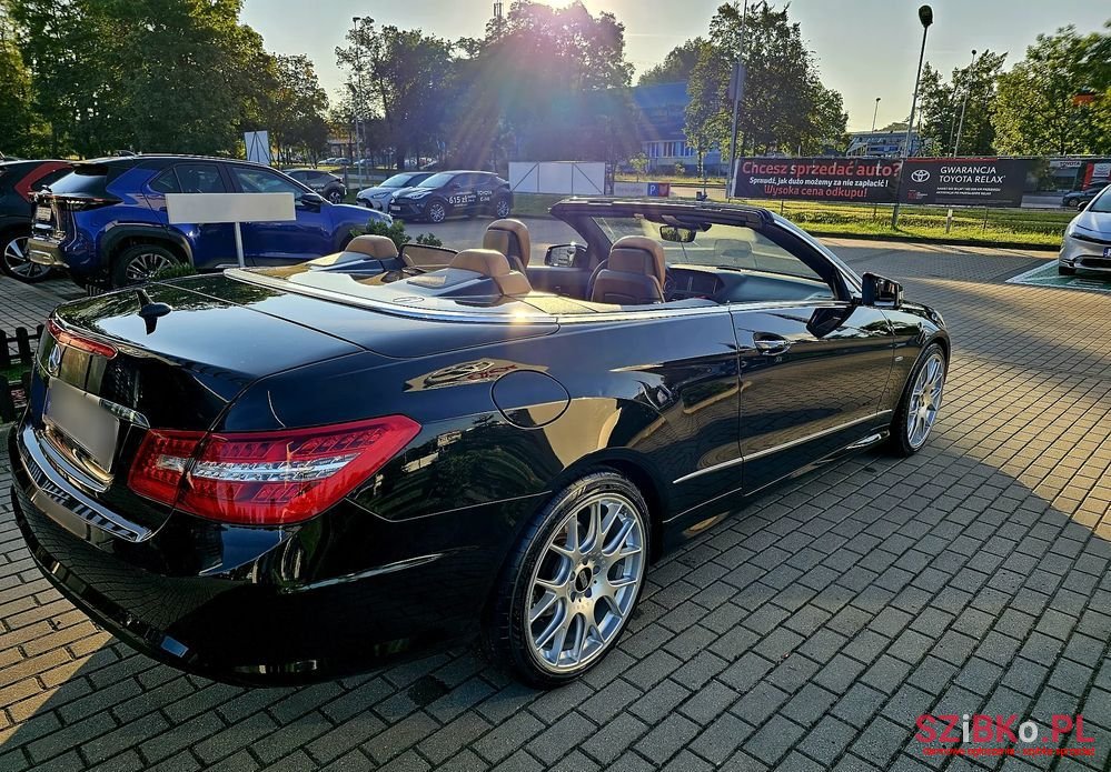 2011' Mercedes-Benz E-Class photo #6