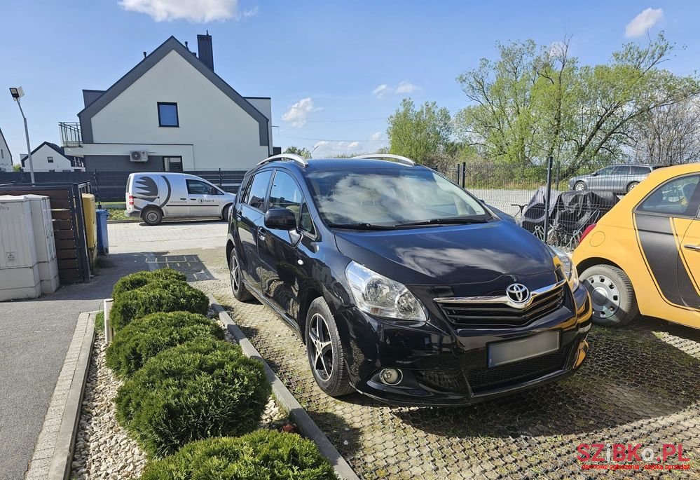 2009' Toyota Verso photo #2