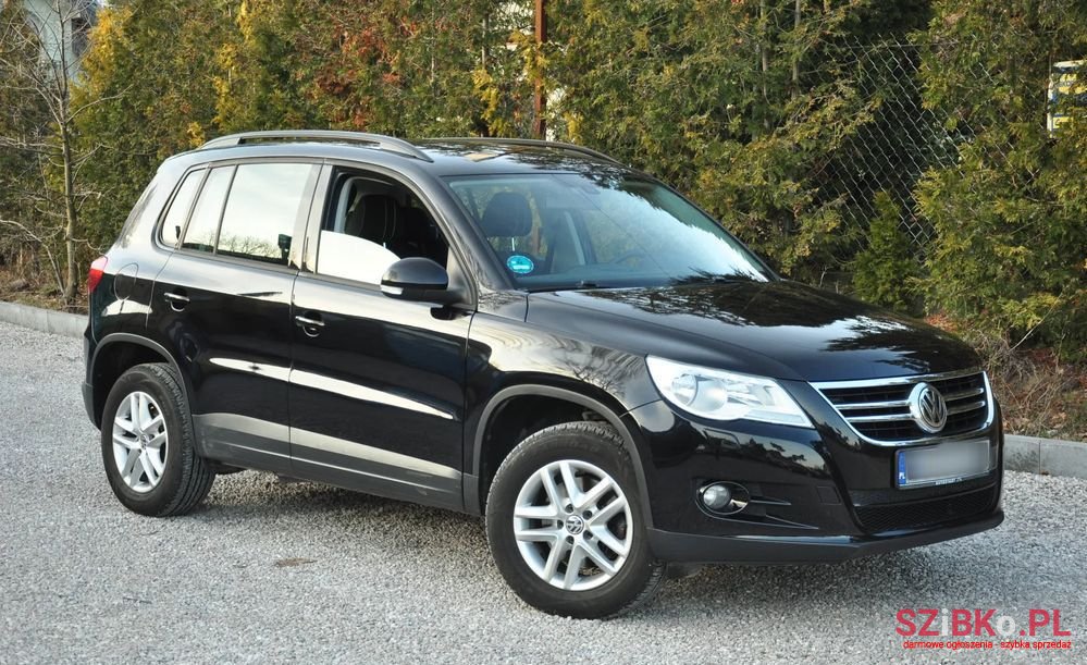 2011' Volkswagen Tiguan photo #1