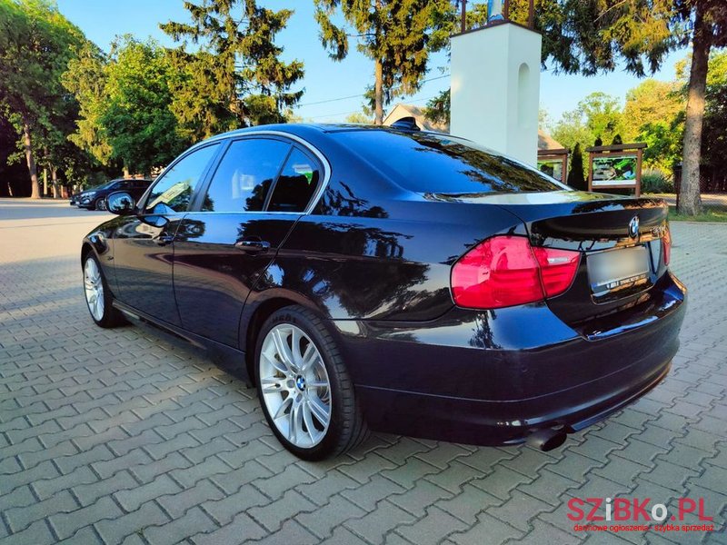 2010' BMW 3 Series 320D photo #5