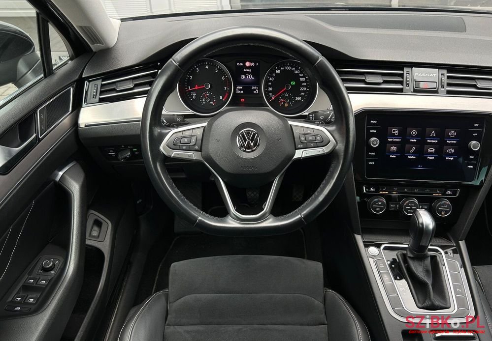 2019' Volkswagen Passat photo #5