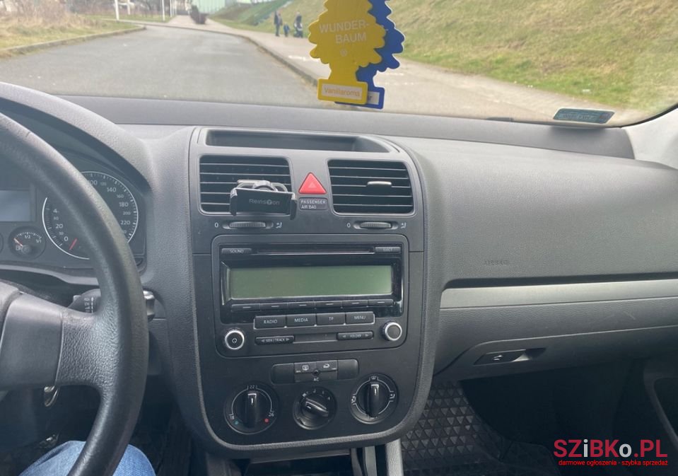 2008' Volkswagen Golf photo #6