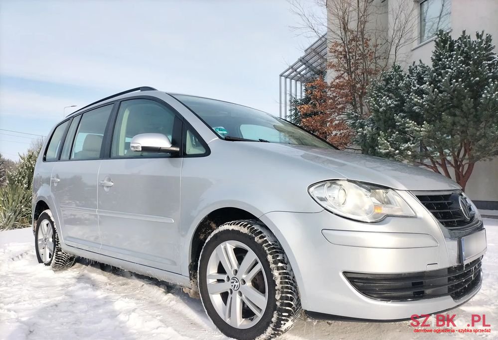 2009' Volkswagen Touran photo #4