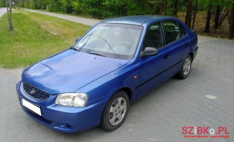2002' Hyundai Accent photo #1