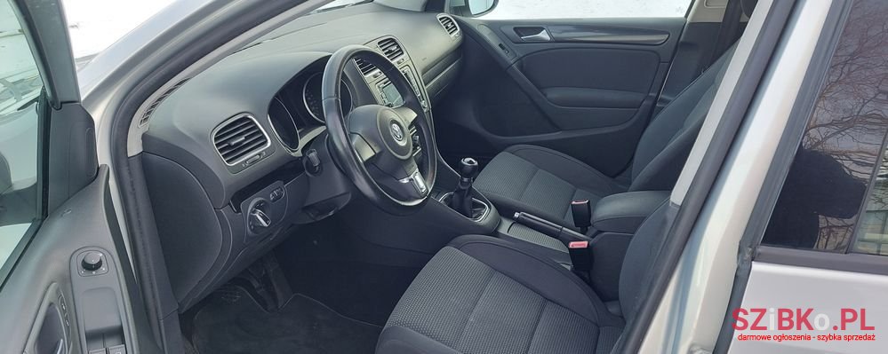 2009' Volkswagen Golf photo #5