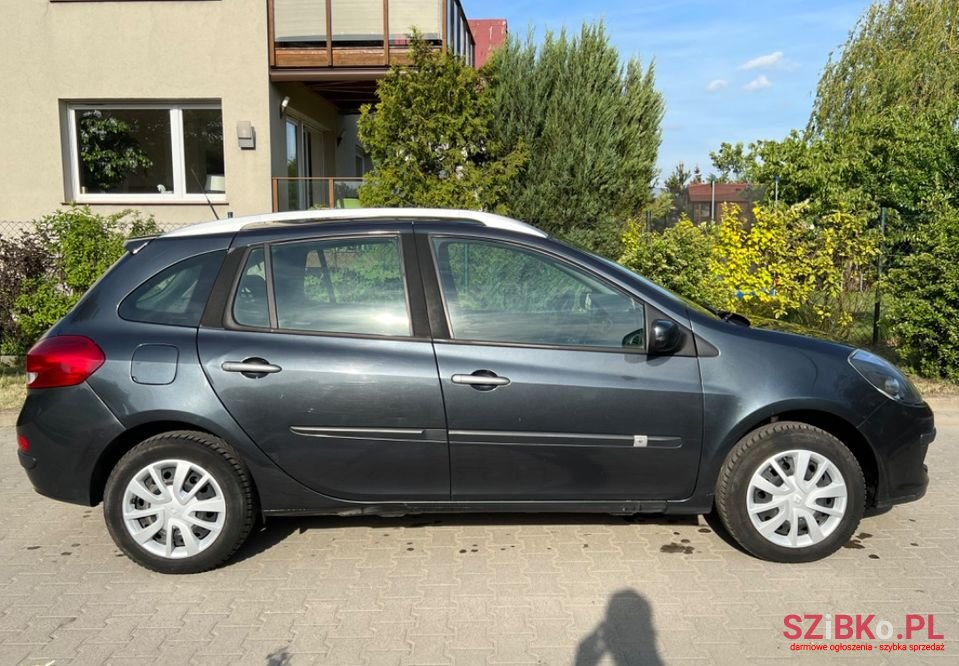 2008' Renault Clio photo #4