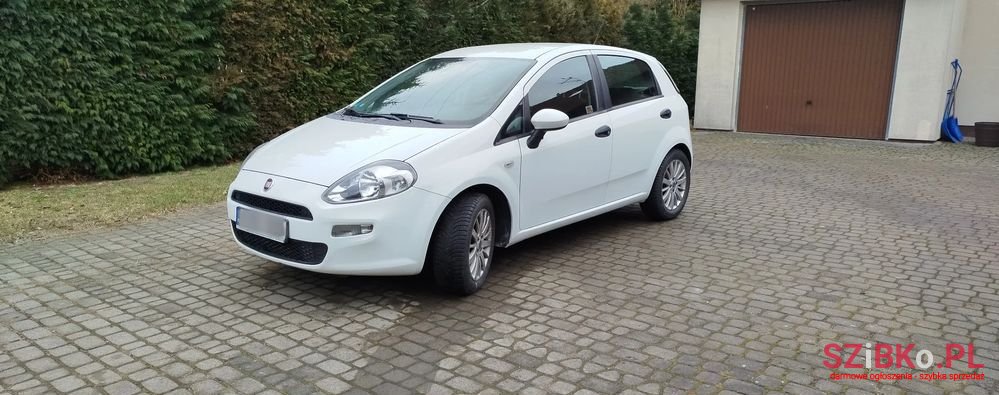 2012' Fiat Punto photo #4