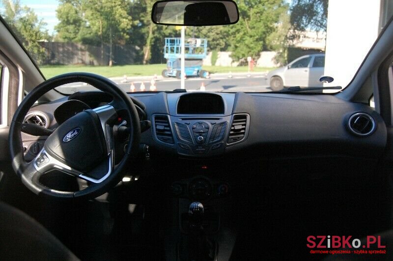 2016' Ford Fiesta photo #5