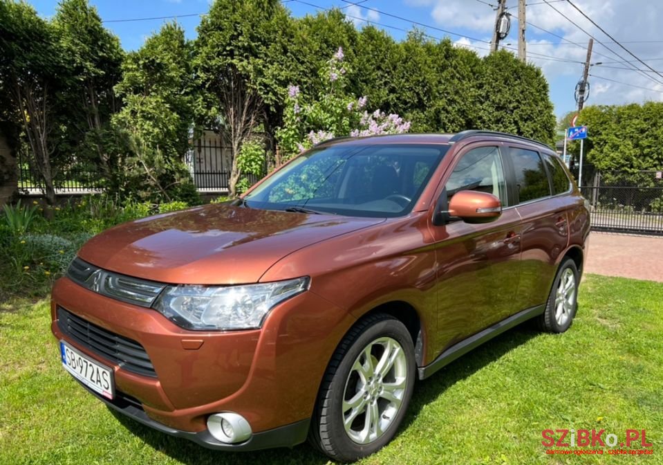 2013' Mitsubishi Outlander photo #2