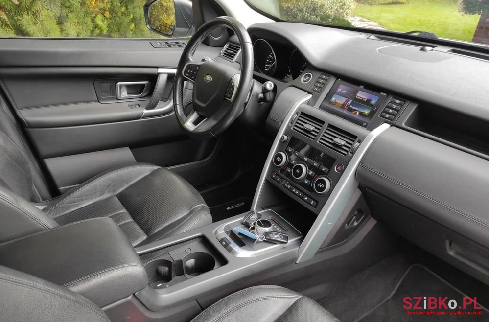 2016' Land Rover Discovery Sport photo #4