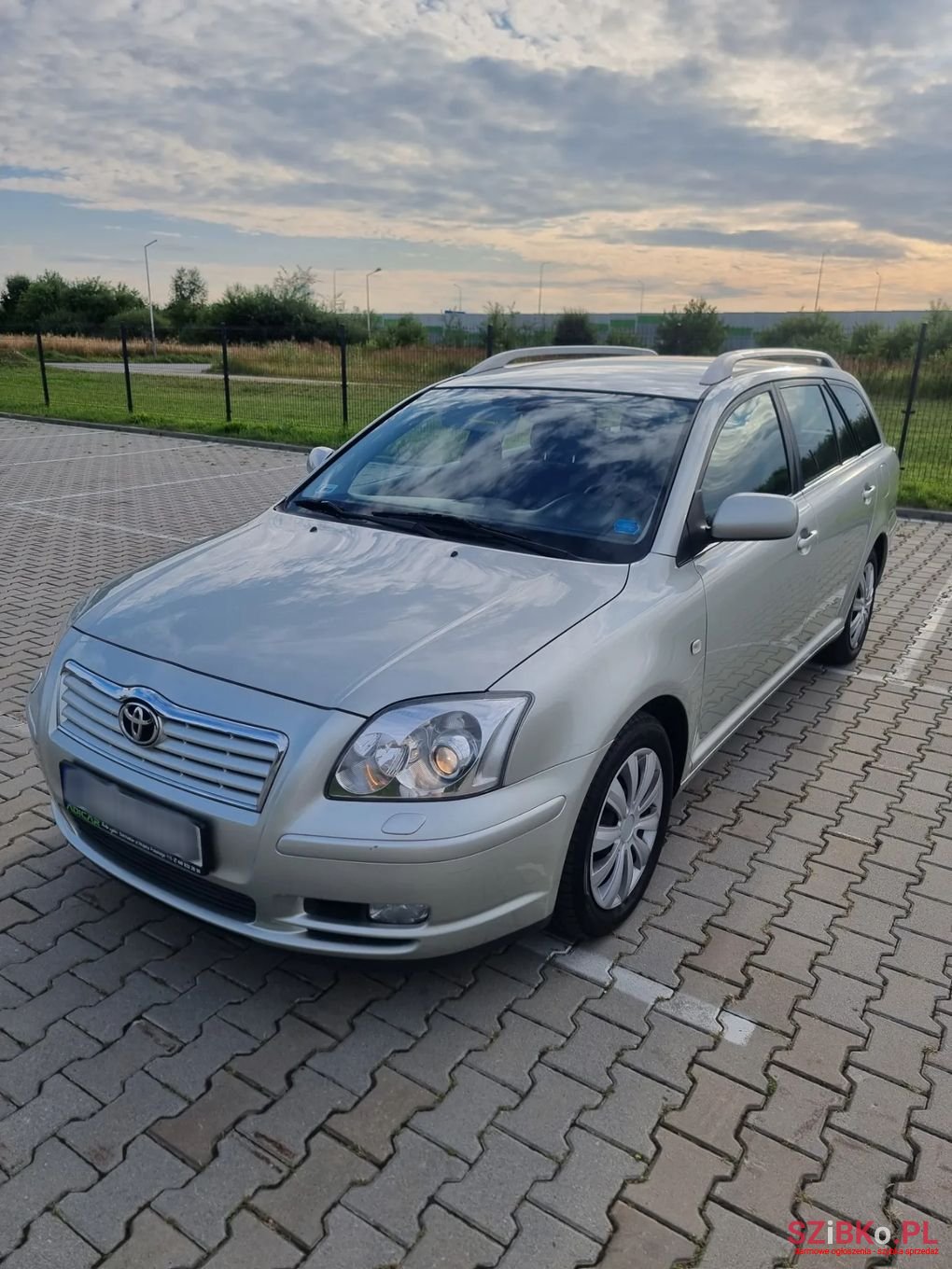 2003' Toyota Avensis photo #3