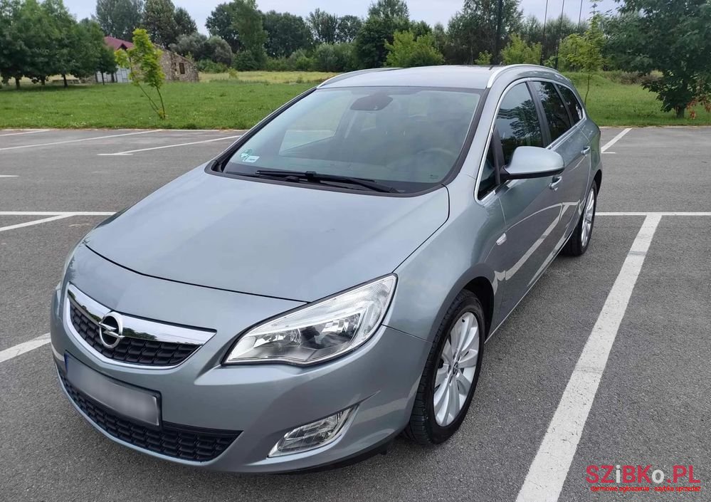 2011' Opel Astra photo #6