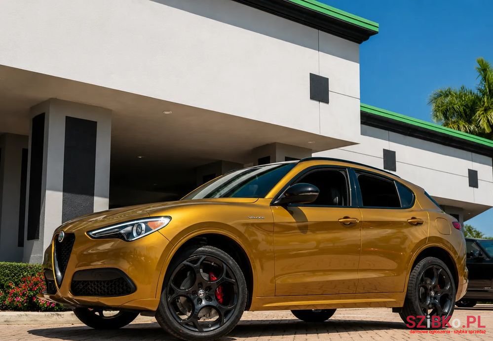 2022' Alfa Romeo Stelvio photo #6